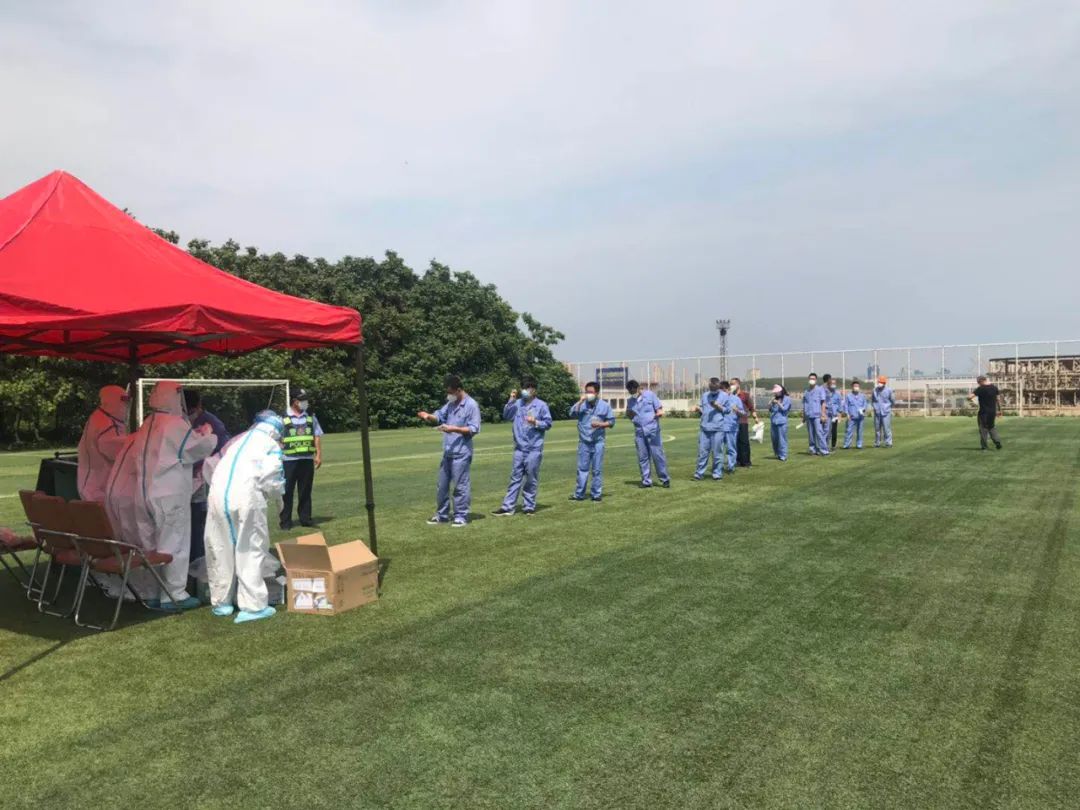 护士|现场泪流满面,核酸检测采样人员被彻底“打败”