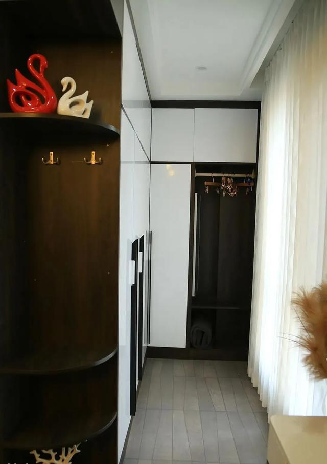 |146㎡四居室装修，玄关砌阳台、沙发不靠墙，第一眼就爱上了