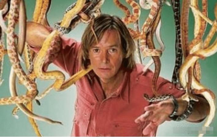 毒蛇■“世界蛇王”是人而不是蛇,从致命毒蛇到巨蟒,没有他制服不了的