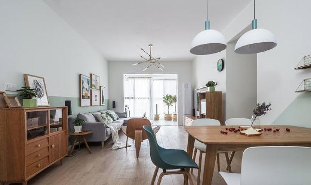 榻榻米|90平米的原木风新房入住，入户就被客厅迷住，原木装饰超温馨