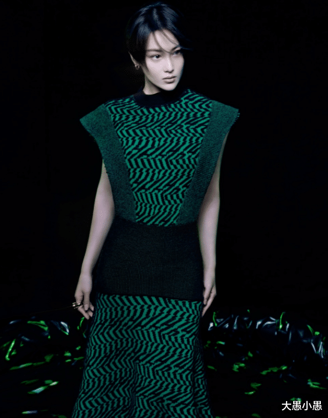 张馨予▲论“朴实”只服张馨予！自己花90元染发，红色发型又将成潮流？