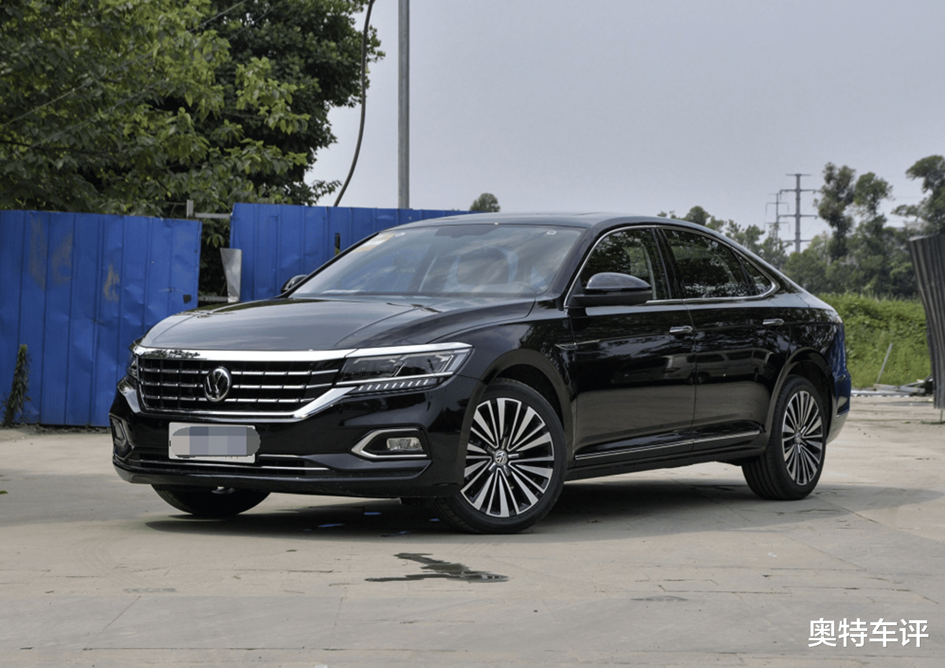 大众帕萨特|大众打响“价格战”,帕萨特降到12万,买雅阁的人傻钱多?