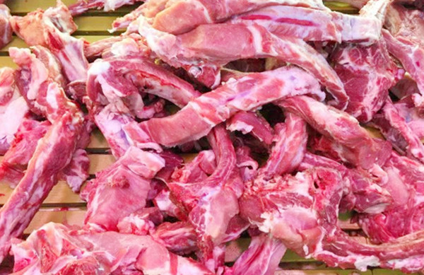 排骨@看到这3种排骨，再便宜也别买，里面猫腻多，就连肉铺老板都不吃