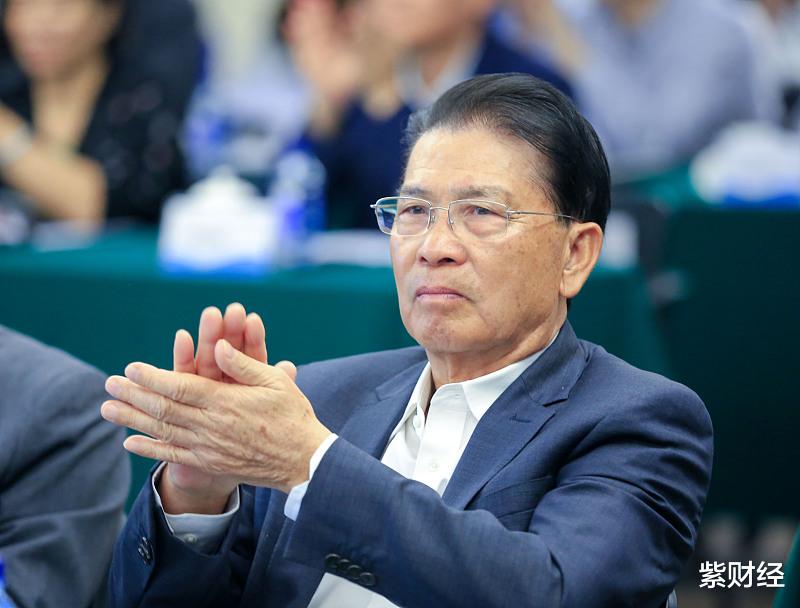 「何享健」身价1800亿，美的集团创始人何享健遭遇惊魂一刻，警钟为谁而敲？