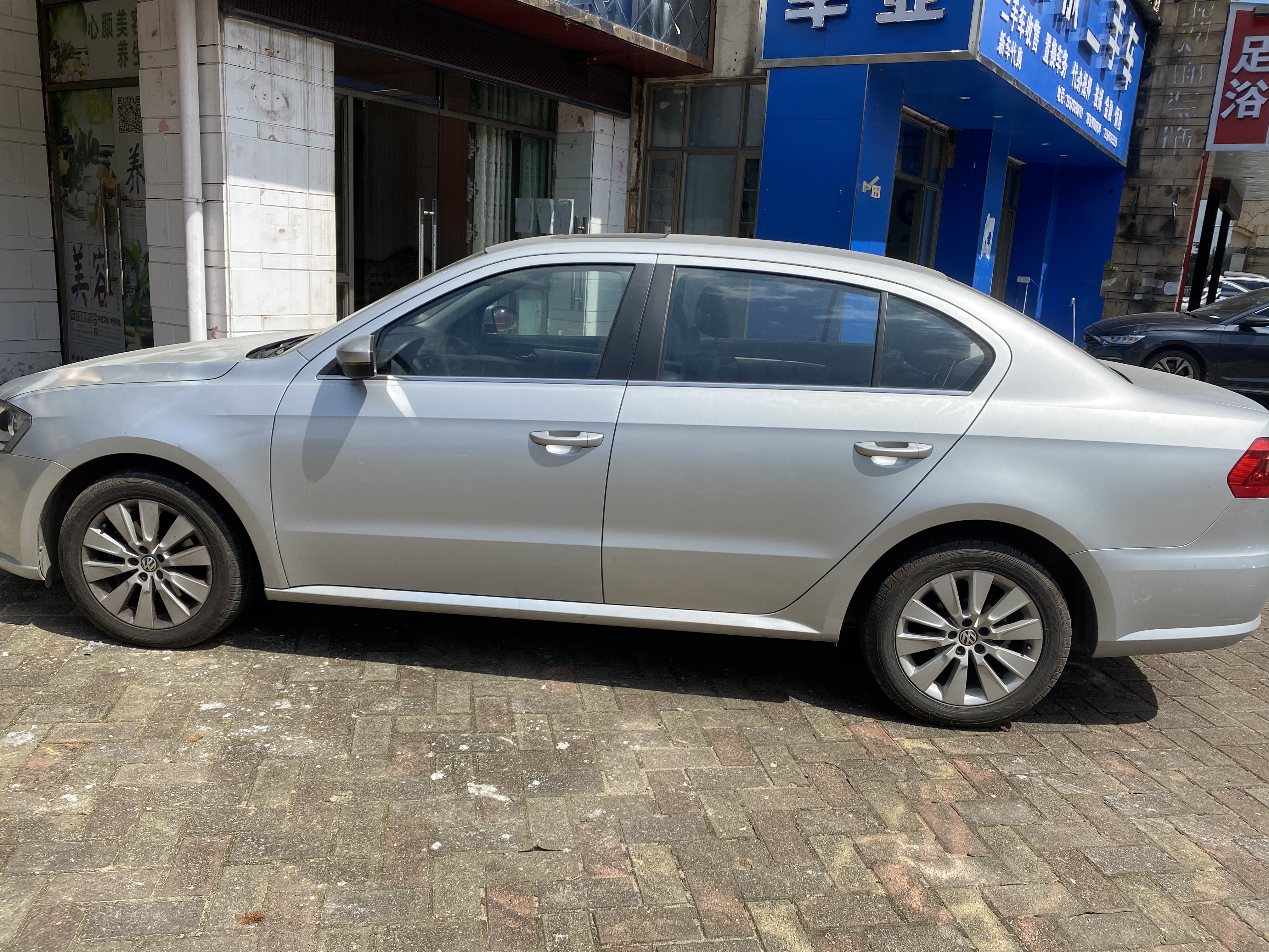 奇瑞瑞虎：大众朗逸自动1.4T带天窗，卖6.68万元