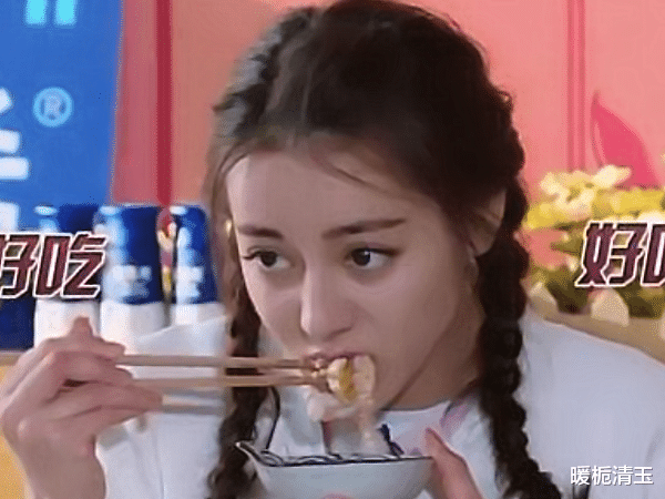 「迪丽热巴」《跑男》狂吃的迪丽热巴,为何在《极挑》却一口不吃?原因太扎心