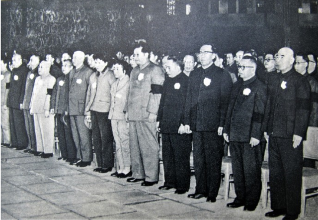 周公|他错过了军衔评定,却差点取代周公,成任职期最短的副总理!