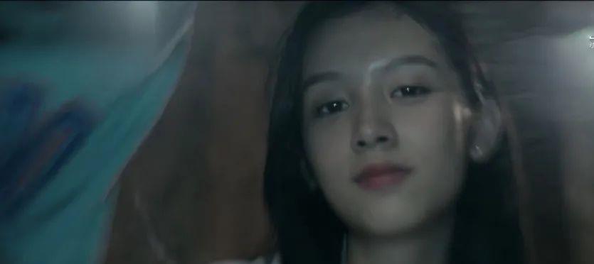 周游|童星光环出道，手持逆天资源，可这位小花怎么越来越网红了？