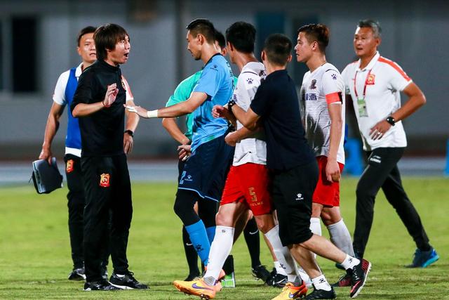 李铁■归化球员难管理,李铁或将请出一人,威望撼动全队