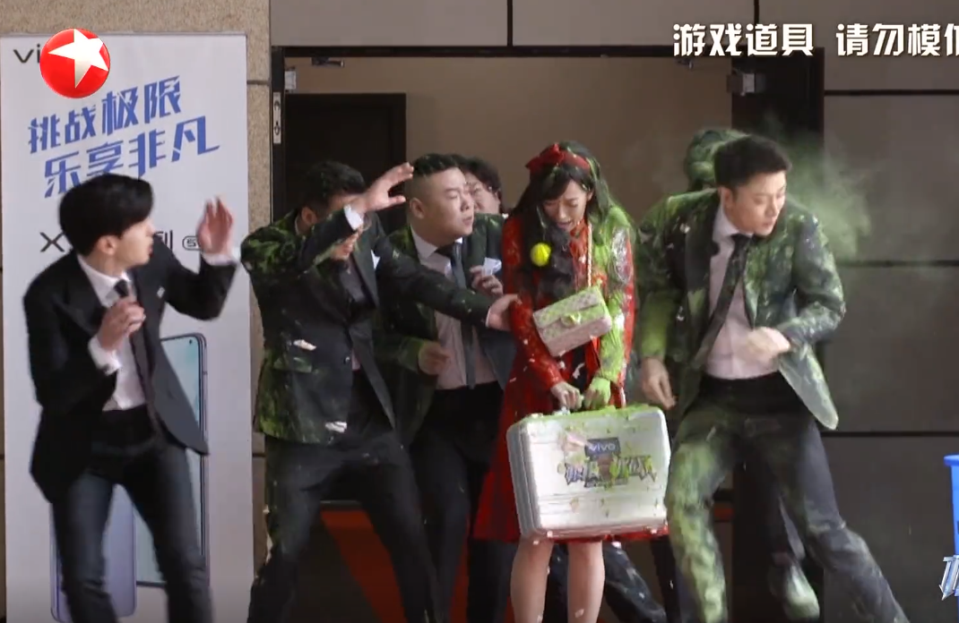 邓伦:邓伦和《极限挑战》签署霸王条款?电梯被套走事件引热议