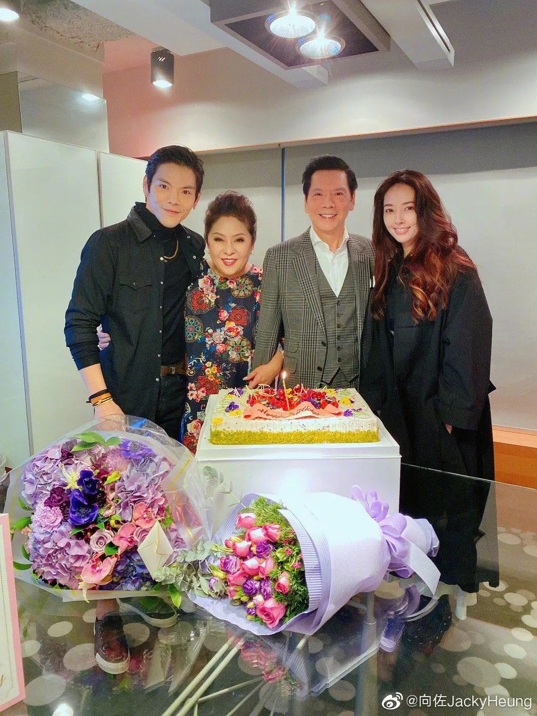 向佐|向佐生女后心情大好，晒与萧敬腾合照，长得太像傻傻分不清楚