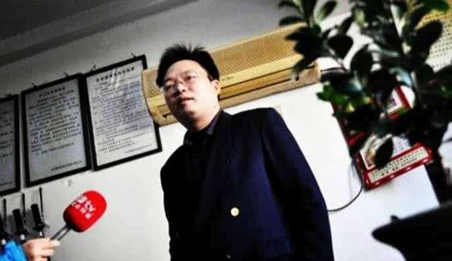 「高考状元」他作为高考状元,毕业于清华,回乡当保安,如今怎么样了?