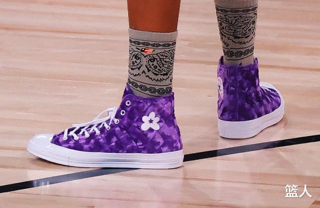 厦门大学|NBA球员上脚：詹姆斯和塔克三双，众球星致敬科比