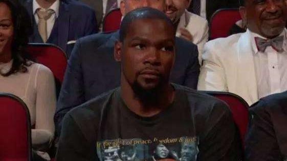 『凯文·杜兰特』谁更出色！库里还是杜兰特！美国球迷投票结果出乎意料