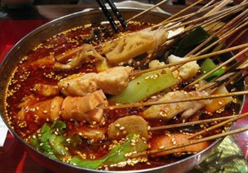 ：吃麻辣烫时，“聪明人”专挑这4样菜下手，老板看着就心疼！