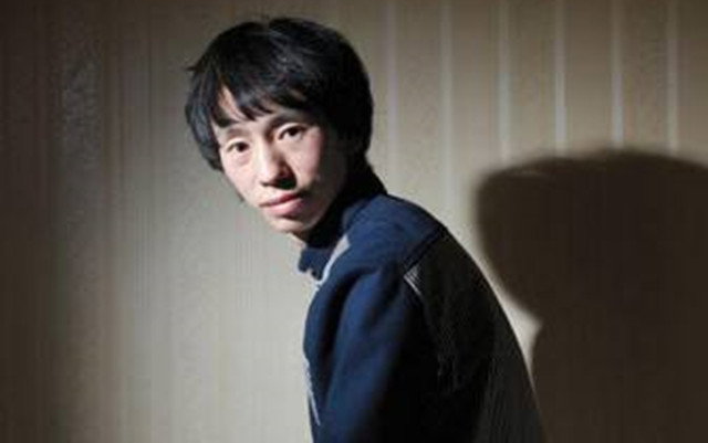 庞麦郎|他的歌曾广为流传，演唱会7名观众却有14名保安，仍不死心开巡演