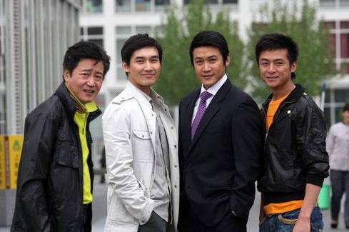 『胡歌』他当年与胡歌平起平坐, 因演了8年抗日神剧而跌落谷底, 后来无戏可拍