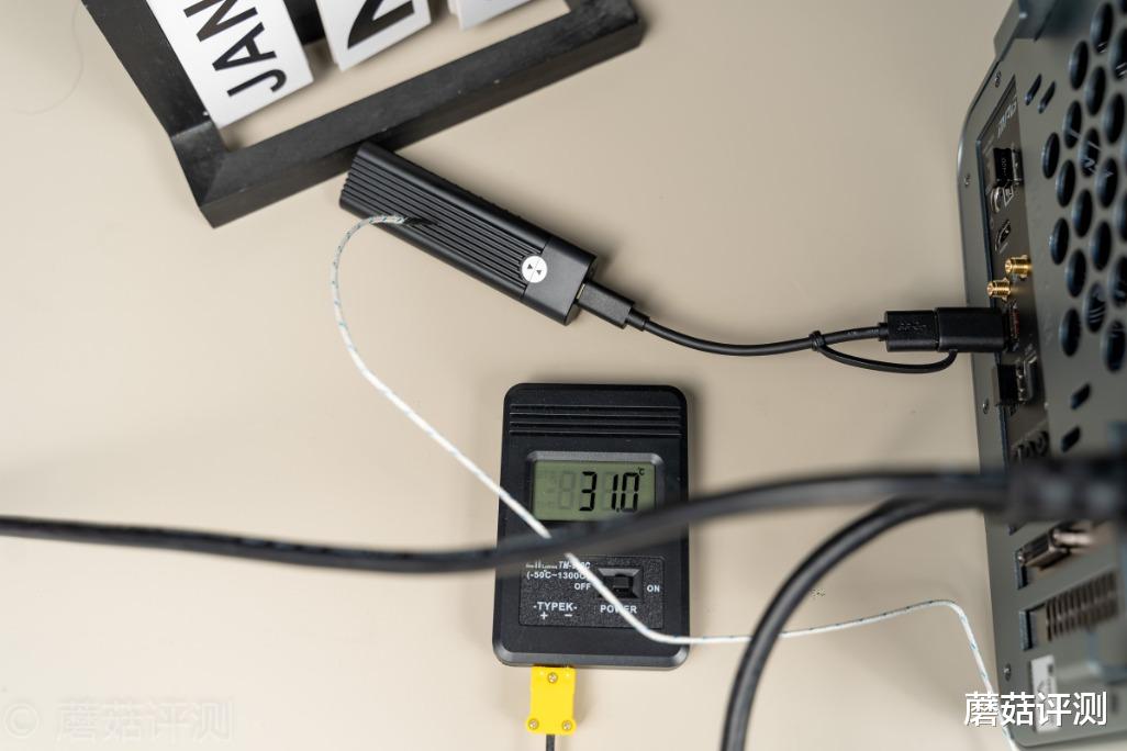 英特尔|极致冷静，高速稳定、优越者 M.2硬盘盒S209A 评测