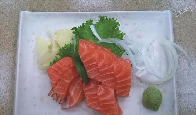 【三文鱼】三文鱼是什么鱼？可以生吃吗？