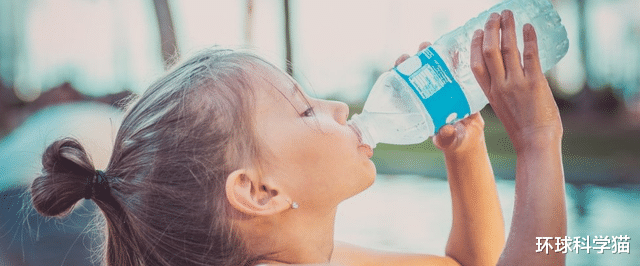 白色污染|珠峰8440米处发现不应该存在的东西，对人类来说，这意味着什么？