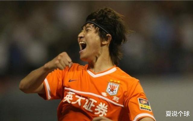 「周海滨」周海滨正式宣布退役,30年球员生涯告落幕,将在鲁能开启新征程