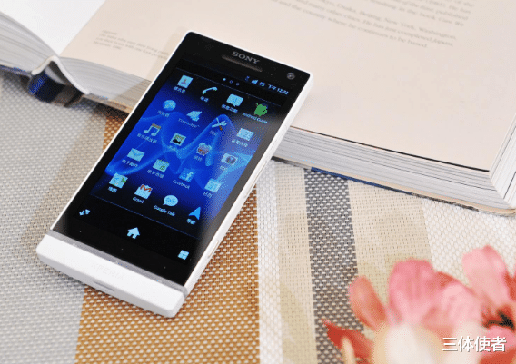 高通骁龙|索尼牛就牛在黑科技上，光是一个4k屏，就甩其他手机一大截了