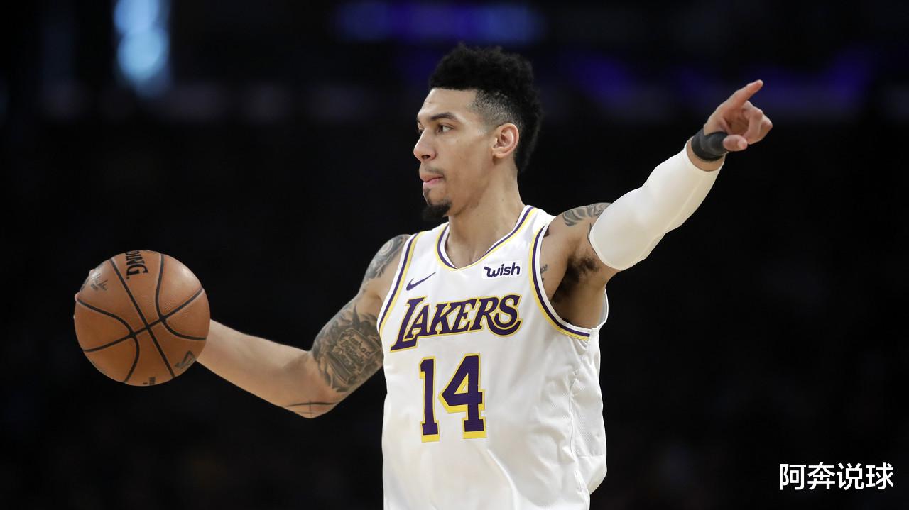 湖人队|6中2仅得6分，还有4失误！正负值全队最低，湖人3000万花得真值吗