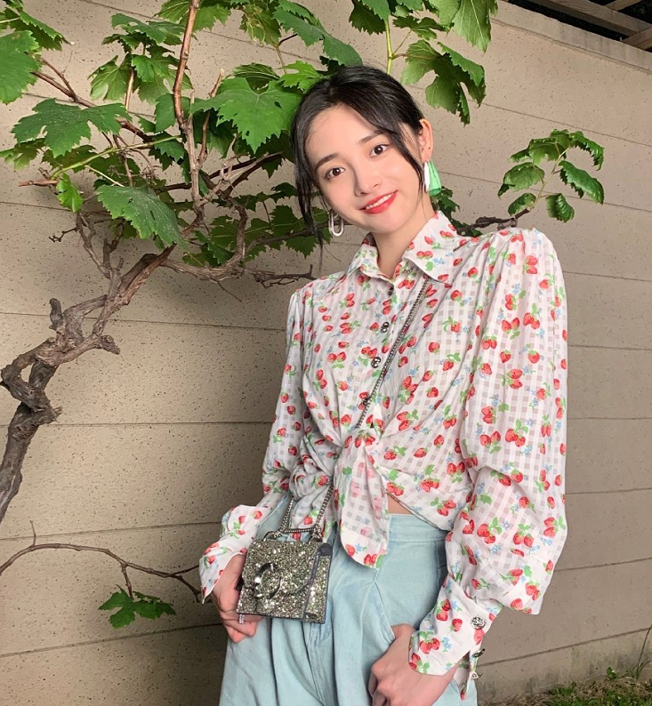 [周洁琼]都说周洁琼跟杨幂长得像，却没人夸她衣品好？私服太好看了