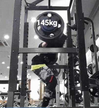 健身|124斤肌肉强壮的女生,房间全是健身器械,努力的人总是那么优秀