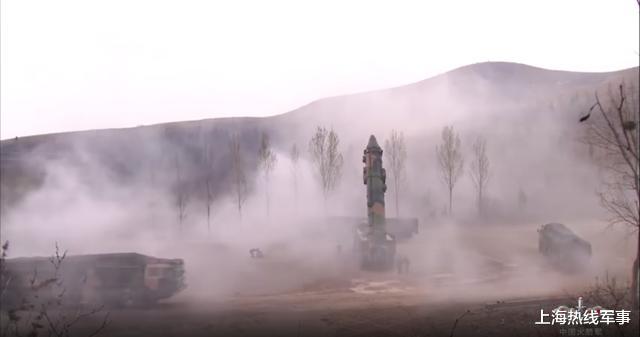 火箭军■敢打必胜！\东风快递\成群现身高原山地，第一时间亮明态度