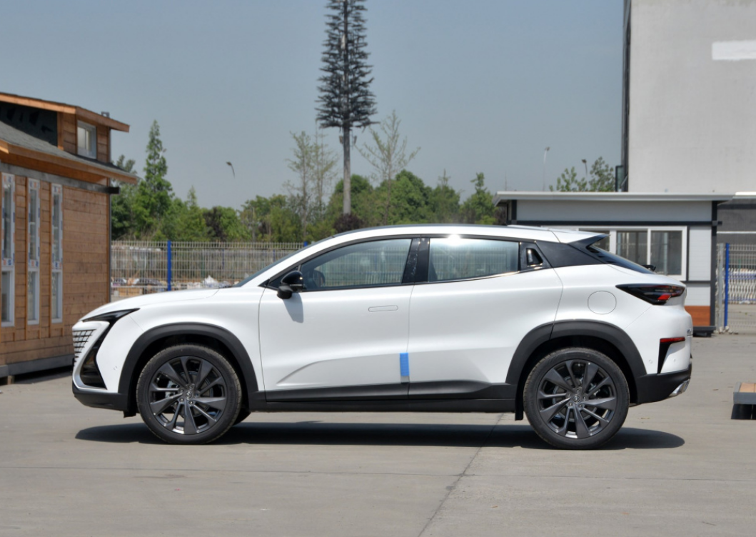 长安汽车|左边是BEIJING-X7，右边是长安UNI-T，谁才是最美SUV？