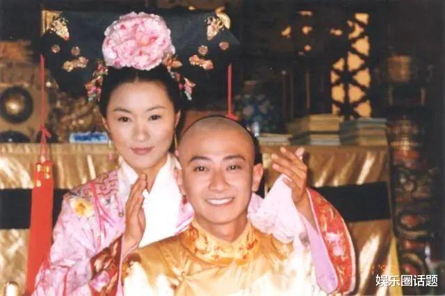 孙耀威■大型尴尬车祸现场！这位古早偶像秀恩爱炫富双双翻车……