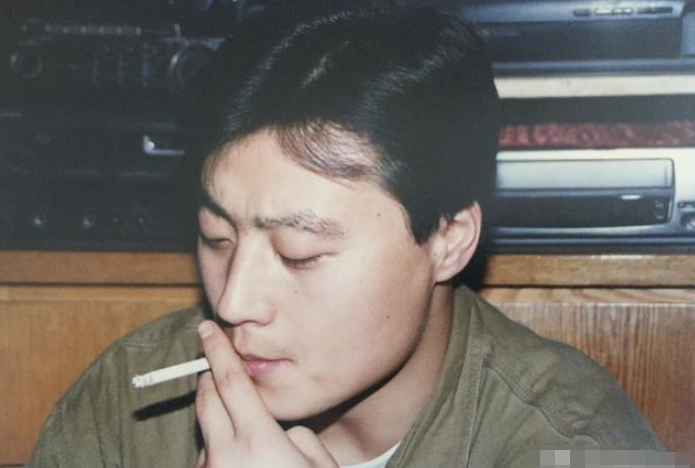 任程伟:“国剧一哥”任程伟,与妻子住地下室多年,如今苦尽甘来不忘初心