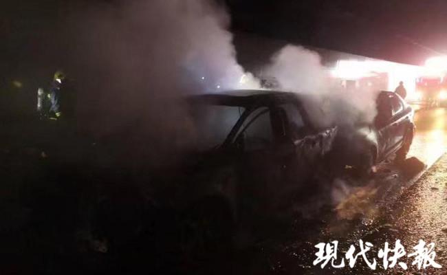 冰视频 突发！南京龙江隧道内两车起火，无人员伤亡