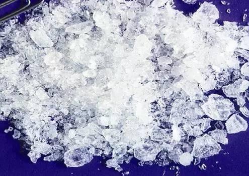 神鸟知讯资讯站|天上掉人民币！男子高空撒20万百元大钞，众人捡钱：不还你，咋地