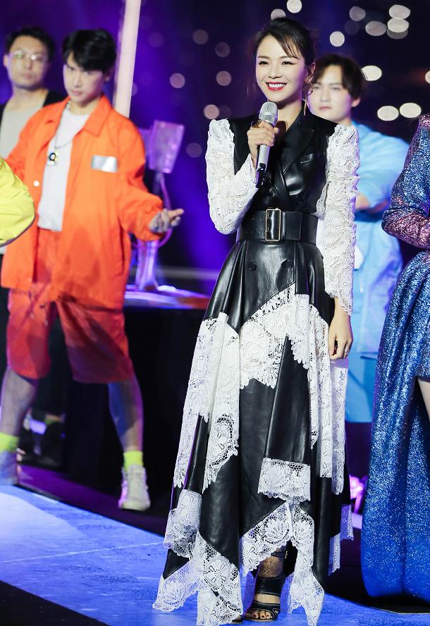 刘涛■刘涛和韩雪同台走秀,一个臃肿油腻一个风情万种,涛姐被虐得好惨