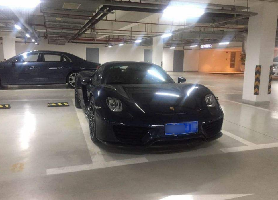 豪车：王思聪63亿身家，豪车超跑无数，唯独买这辆被父亲一通臭骂：飘了