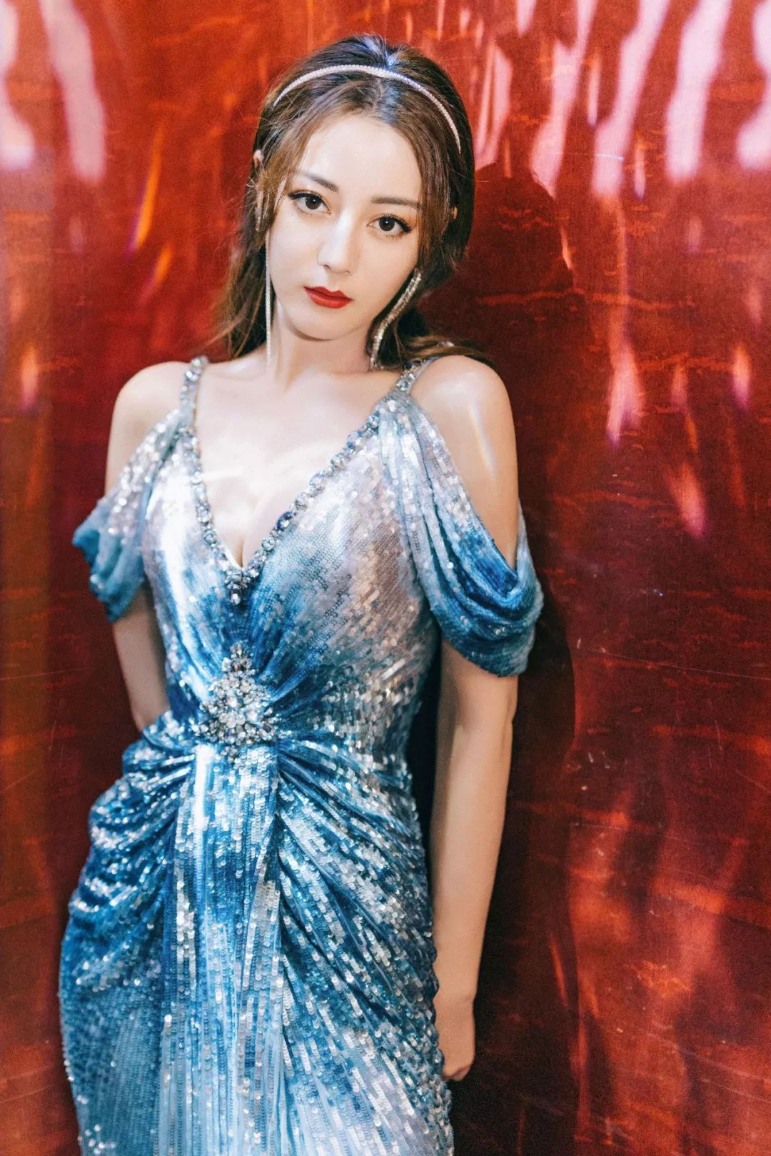 迪丽热巴|女星把粉底液涂全身?当迪丽热巴从垫子上离开时,遗留的痕迹无法言说