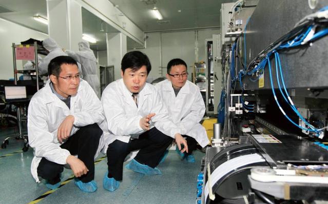 「光刻机」国产光刻机迎来重大突破，清华教授打破ASML的垄断，跻身全球第二