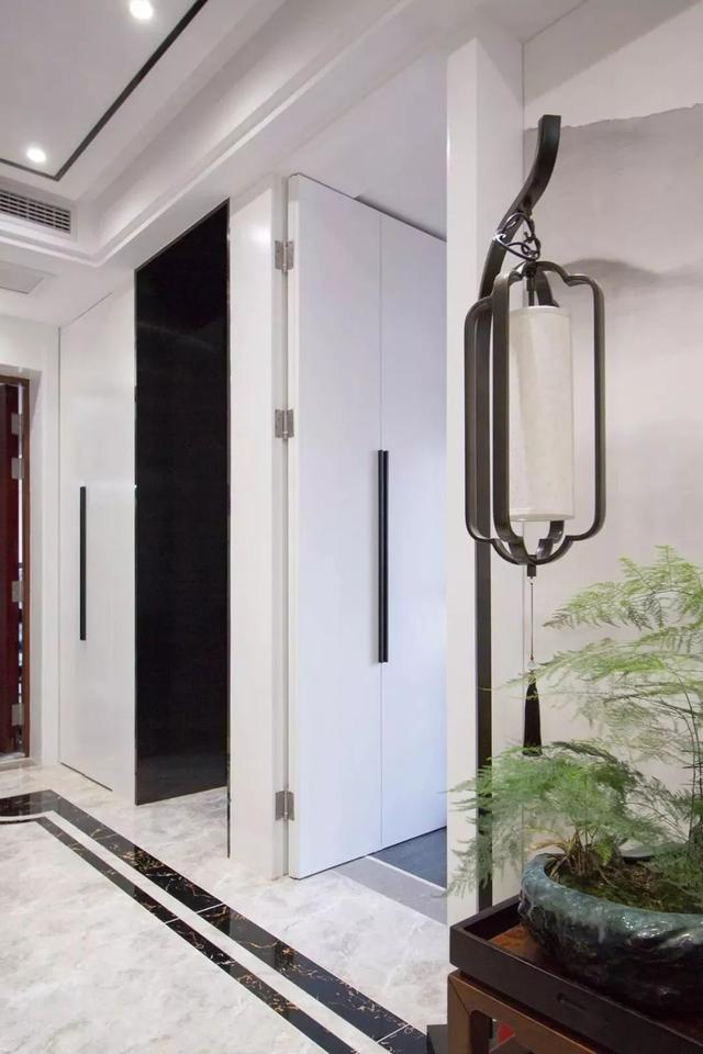 「」130㎡新中式三房典雅大气收纳好,尤其是大理石电视墙壁龛收纳