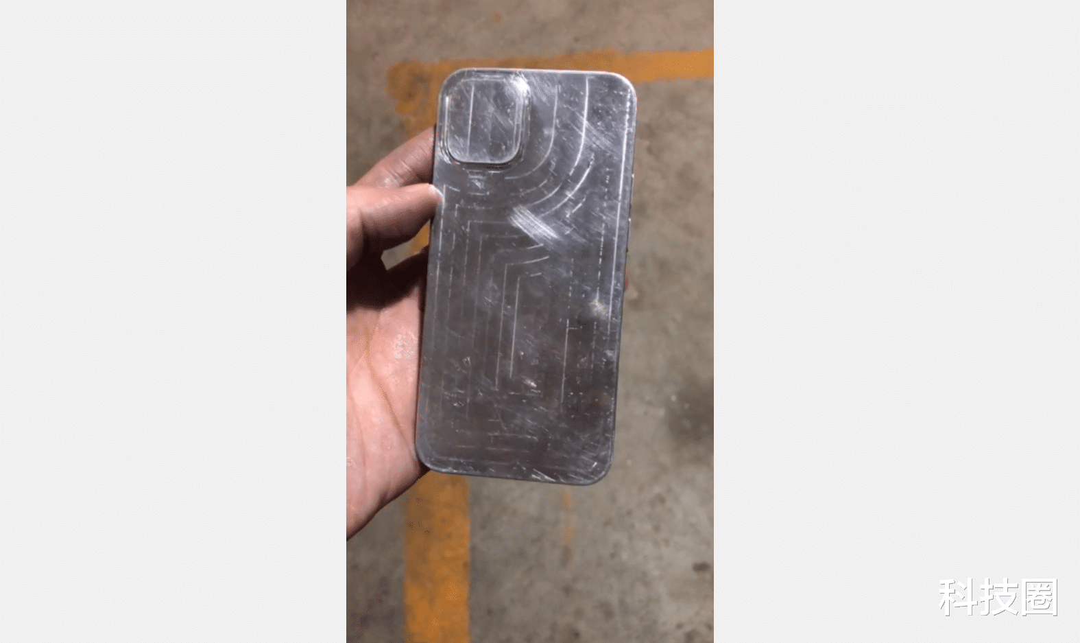 『iphone12』iPhone 12工程模具首次曝光,刘海基本没变中框看向iPhone 4