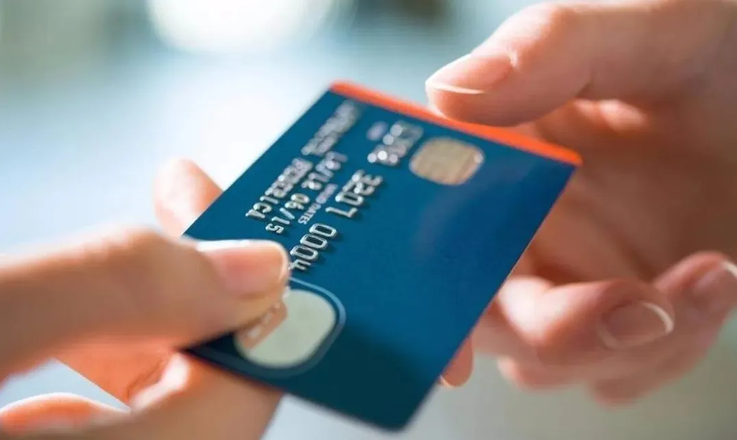 信用卡交易異常，銀行是怎樣發現的？（其實都是電腦系統風險公式計算的）-圖1