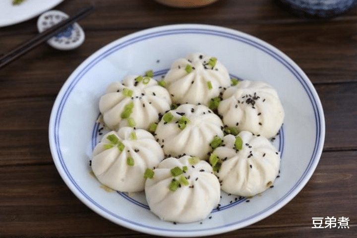 包子|三伏天，我家早餐常吃它，煎一煎10分钟上桌，酥脆又暄软，特好吃