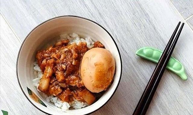 [银河系]伊能静在家做一日三餐，越来越有烟火气，网友：谁有这媳妇是福气