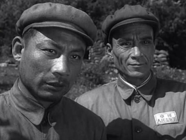 平原游击队|靠《平原游击队》成名的艺术家郭振清，78岁离世后，墓碑很特别