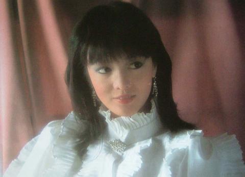 「郑裕玲」爱钱如命的郑裕玲：扇过刘嘉玲，红过张曼玉，却一生未婚无儿无女