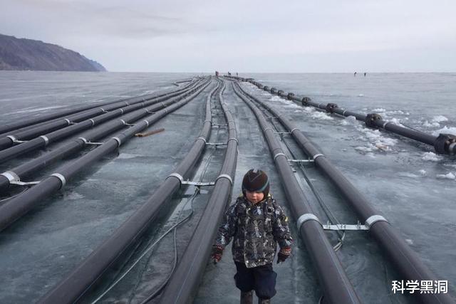 贝加尔湖▲贝加尔湖水淡水很丰富，能直接饮用，可以引到中国吗？