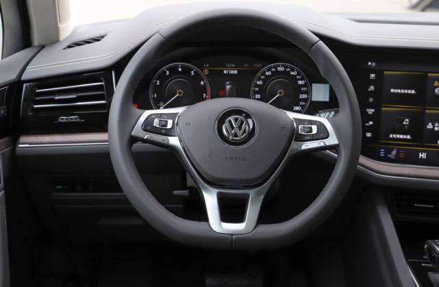 大众途锐@大众途锐打出“骨折价”，3.0T V6+空气悬架，为何依然销量不高？