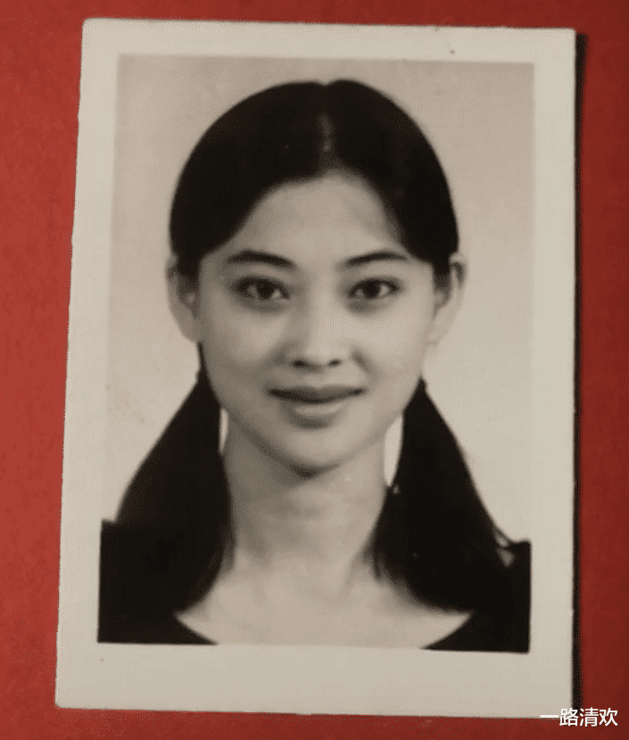 曾黎|班长公开中戏96级学生证件照,梅婷跟胡静曾黎比章子怡美太多了
