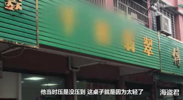 翡翠|广东11岁男孩玉器店尬舞,摔倒打碎一柜台翡翠,店主:损失十几万